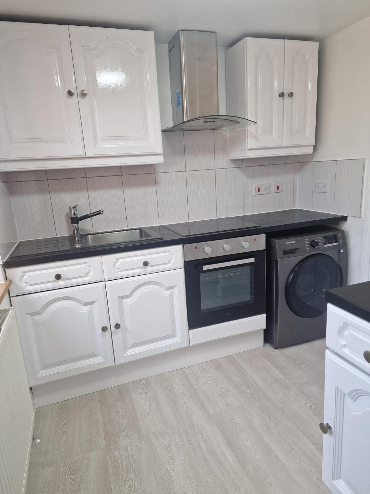 Studio Flat On Straight Road, Harold Hill, Havering Bagian luar foto